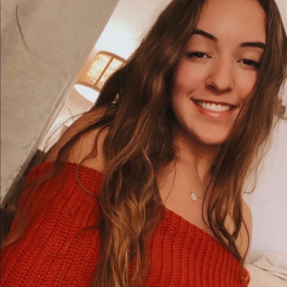 Meet your Posher, Caroline - Picture 1 of 1